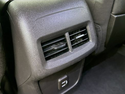 Used 2024 GMC Terrain SLE FWD image 29
