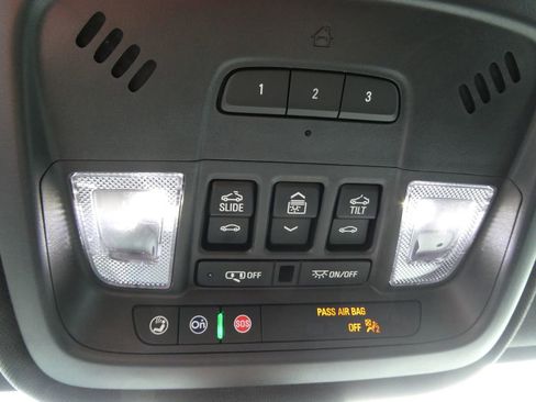 Certified 2023 Chevrolet Traverse LT w/ LT Premium Package AWD/4WD image 31
