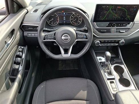 Certified 2023 Nissan Altima 2.5 SV w/ SV Premium Package FWD image 12
