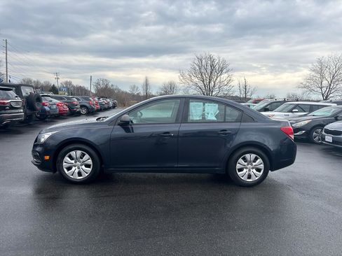 Used 2015 Chevrolet Cruze LS image 3