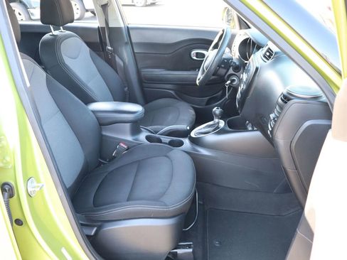 Used 2017 Kia Soul + FWD image 17