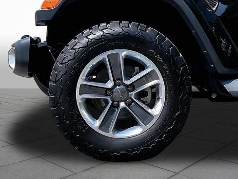 Used 2019 Jeep Wrangler Unlimited Sahara w/ Safety Group AWD/4WD image 11