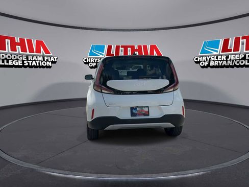 Used 2025 Kia Soul LX w/ LX Technology Package FWD image 7