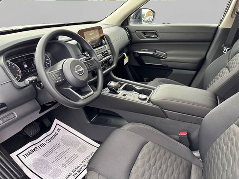 New 2025 Nissan Pathfinder S image 9