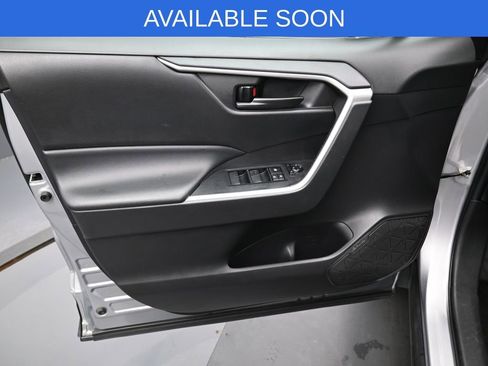 Used 2022 Toyota RAV4 LE image 10