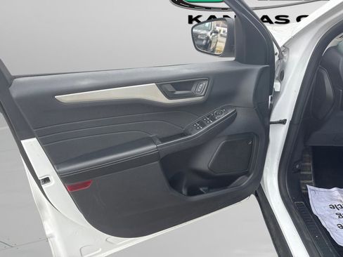 Used 2022 Ford Escape SE image 28