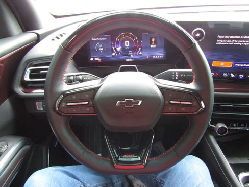 Used 2024 Chevrolet Traverse RS image 32