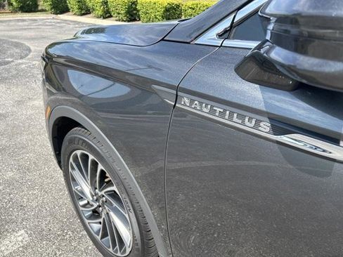 Used 2019 Lincoln Nautilus Reserve image 10