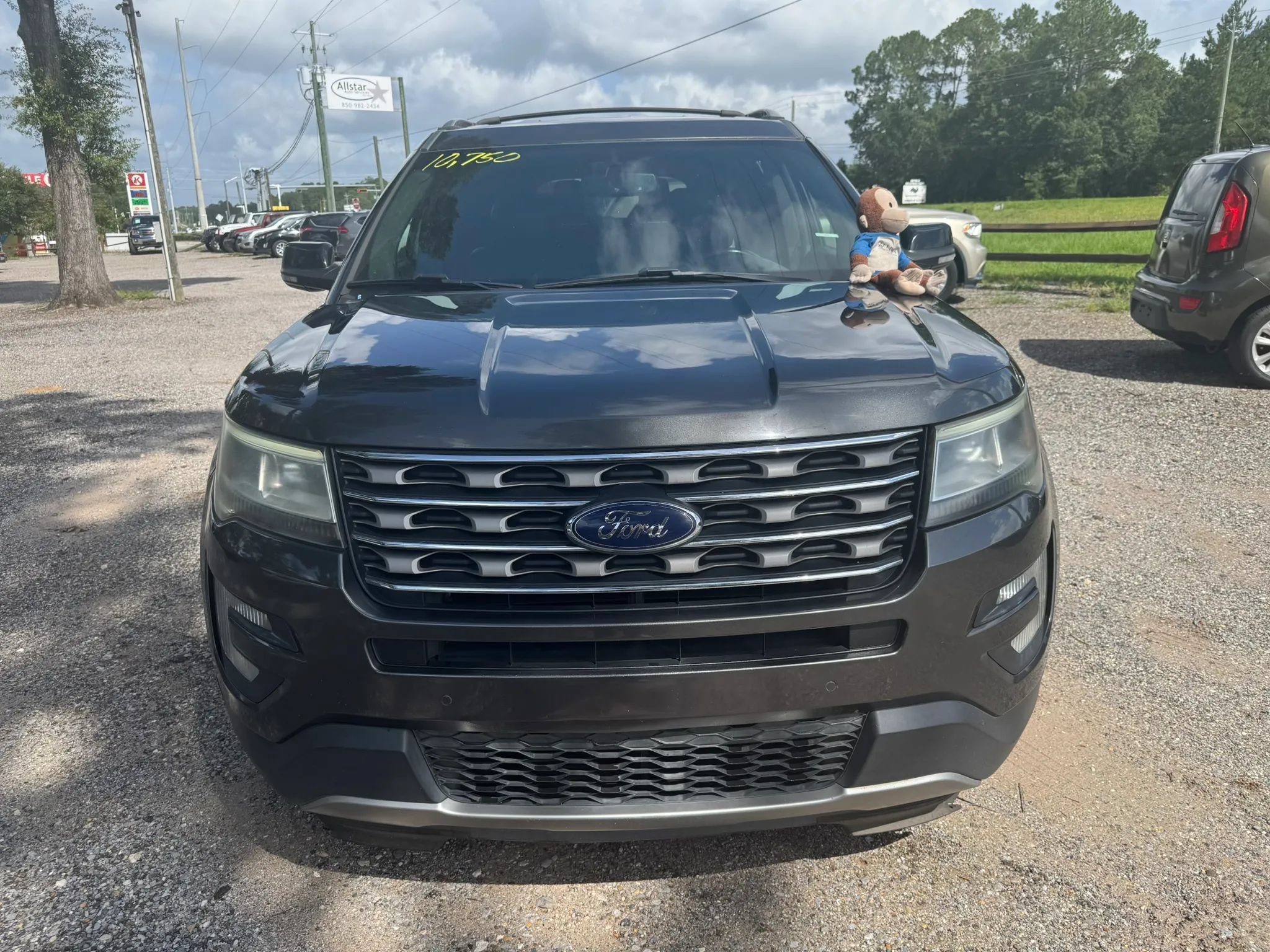 Used 2017 Ford Explorer XLT w/ Equipment Group 202A FWD image 10