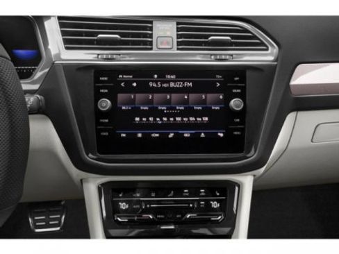Used 2023 Volkswagen Tiguan SE R-Line image 10