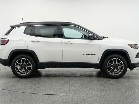 Used 2025 Jeep Compass Trailhawk AWD/4WD image 11