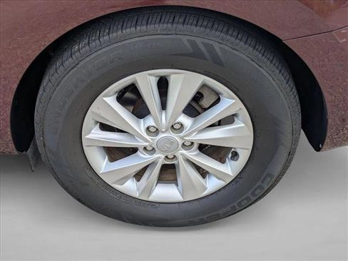 Used 2017 Kia Sedona LX w/ LX Essentials Premium Package image 10