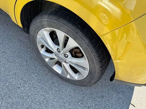 Used 2015 Kia Soul + FWD image 7
