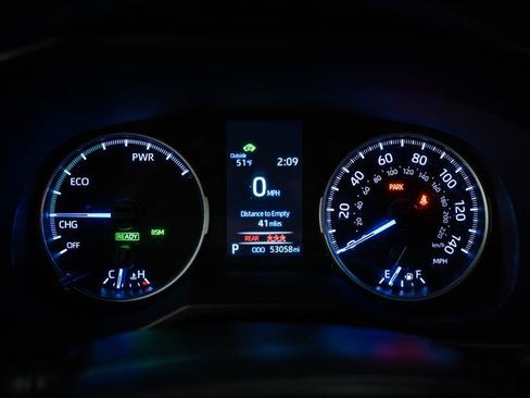 Used 2022 Toyota RAV4 LE image 16