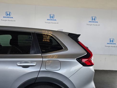 Used 2025 Honda CR-V LX image 33