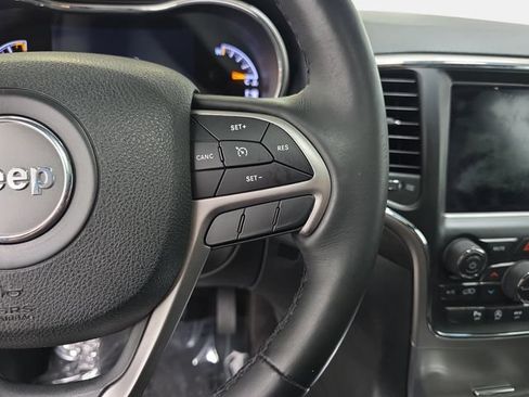 Used 2018 Jeep Grand Cherokee Altitude AWD/4WD image 18
