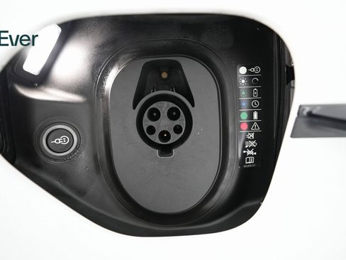 Used 2022 Porsche Taycan 4S image 25