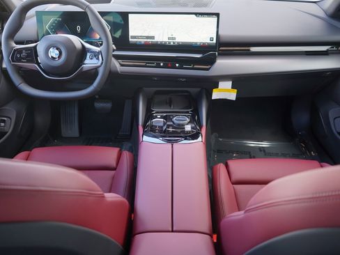 Used 2025 BMW 530i w/ Premium Package image 14