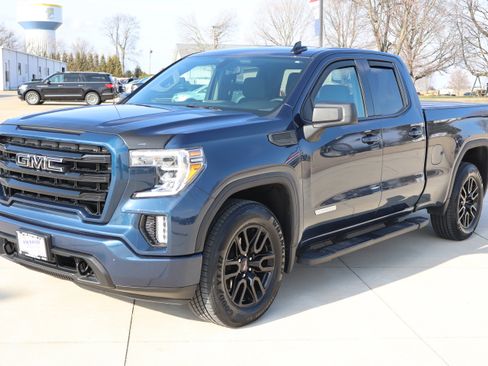 Used 2022 GMC Sierra 1500 Elevation w/ LPO, Elevation Black Package image 2