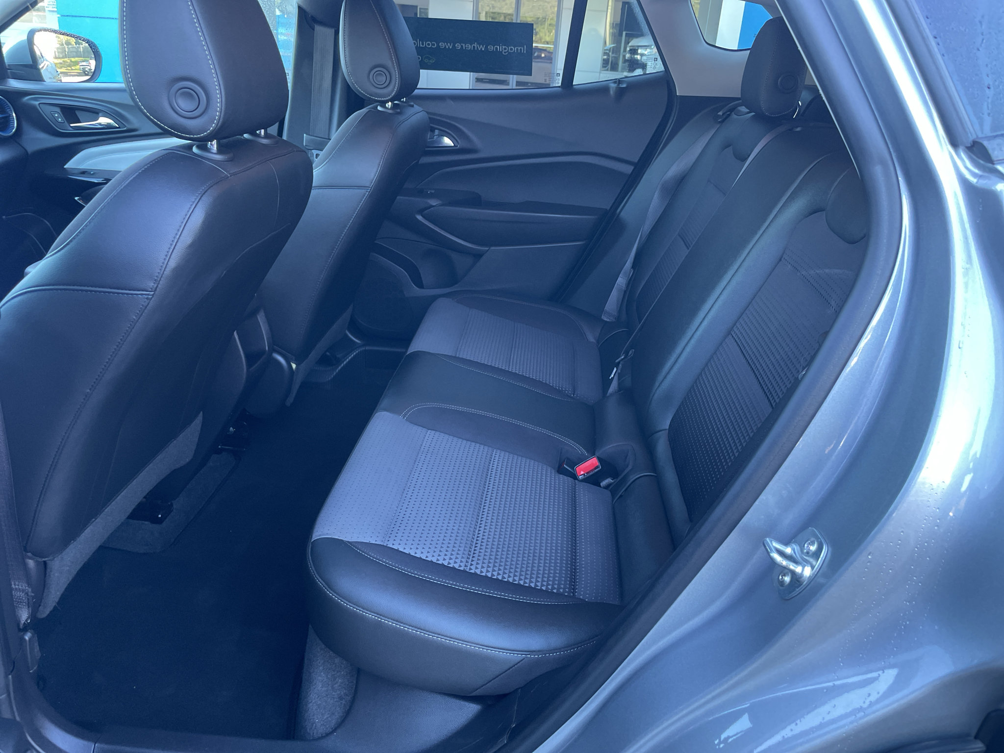 Certified 2025 Chevrolet Trax LT FWD image 12