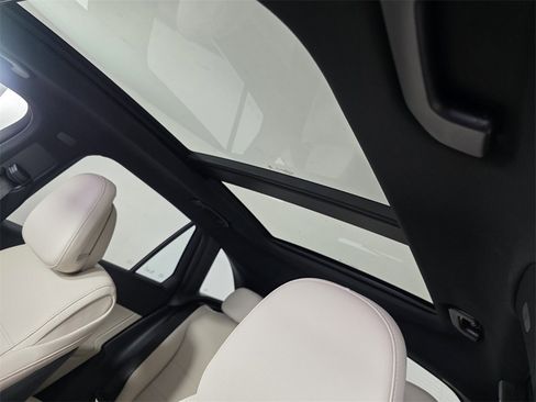 New 2026 Mercedes-Benz GLC 300 image 9