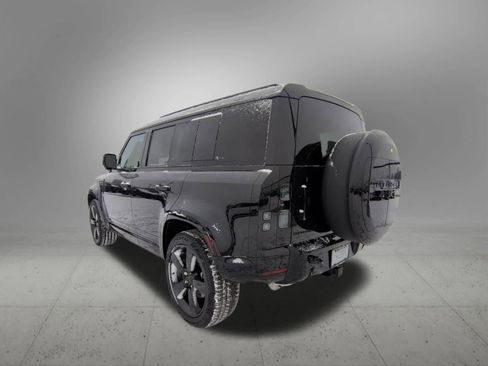 New 2026 Land Rover Defender 110 X-Dynamic SE image 4