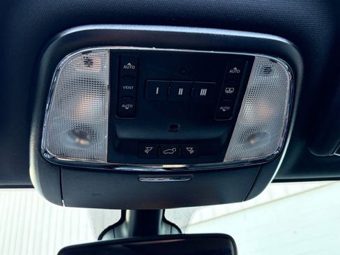 Used 2020 Jeep Grand Cherokee Limited w/ Luxury Group II AWD/4WD image 16