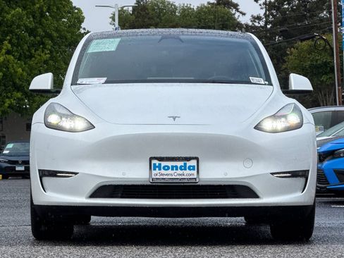 Used 2022 Tesla Model Y Long Range image 5