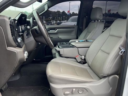 Used 2025 GMC Sierra 1500 SLT AWD/4WD image 12
