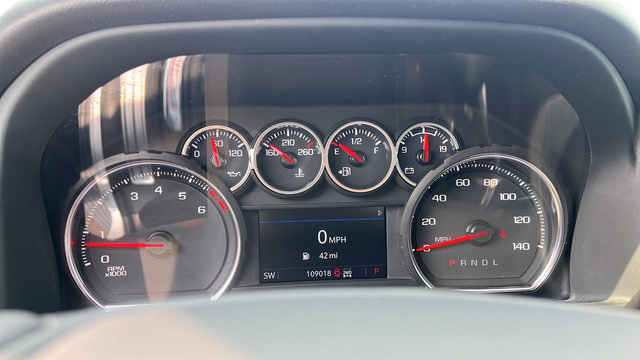 Used 2022 Chevrolet Silverado 1500 LT Trail Boss w/ LPO, Dark Essentials Package AWD/4WD image 12