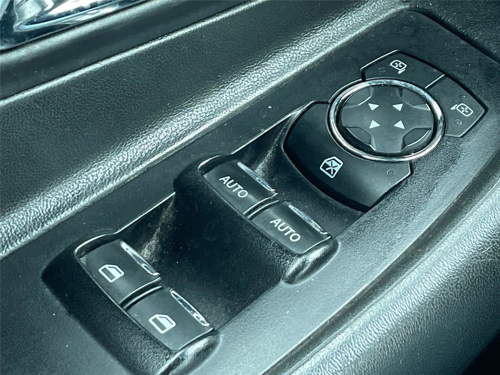 Used 2019 Ford Taurus Limited FWD image 19