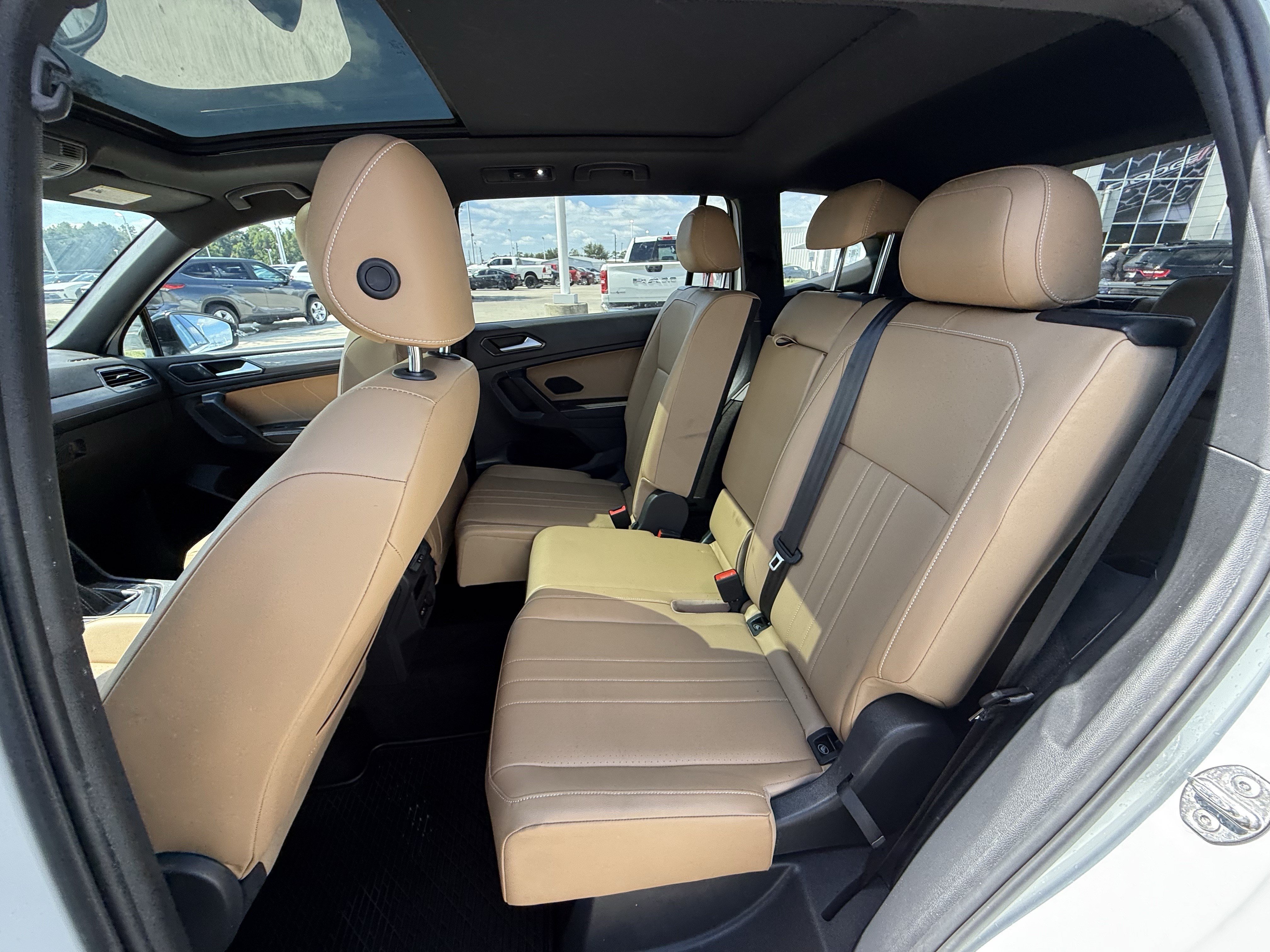 Used 2022 Volkswagen Tiguan SE R-Line FWD image 31