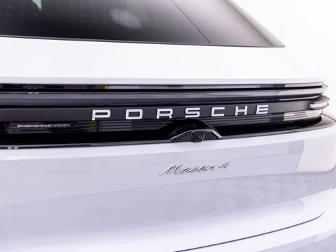 Certified 2025 Porsche Macan 4 Electric AWD/4WD image 37