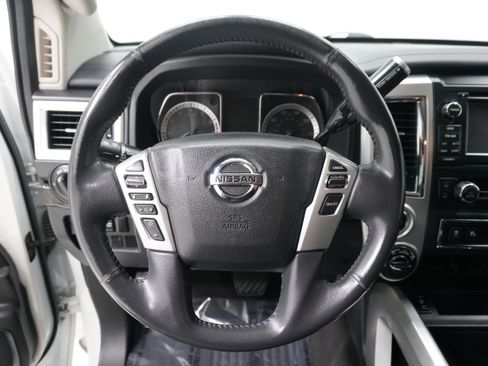 Used 2017 Nissan Titan SV image 15