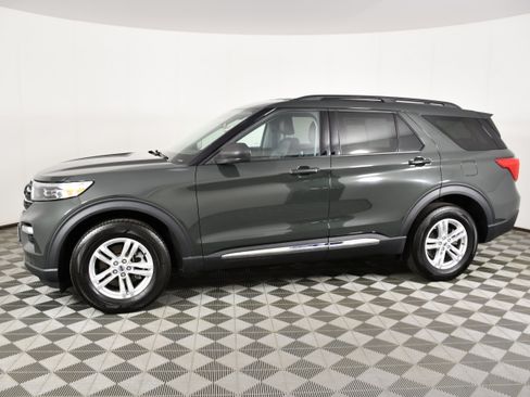 Used 2024 Ford Explorer XLT w/ Equipment Group 202A AWD/4WD image 9