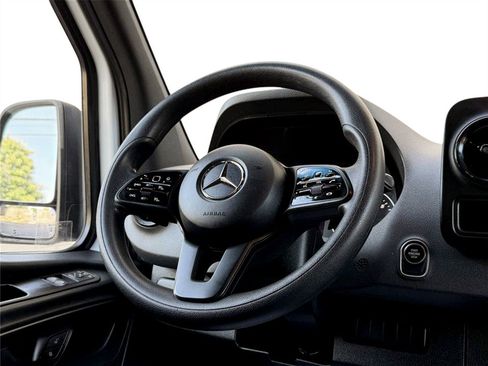 Used 2023 Mercedes-Benz Sprinter 2500 image 12