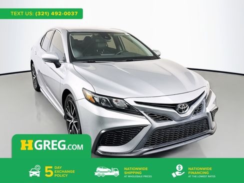 Used 2022 Toyota Camry SE image 1