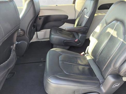 Used 2020 Chrysler Pacifica Touring-L w/ Tire & Wheel Group image 23