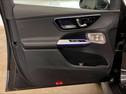 Used 2025 Mercedes-Benz GLC 350e 4MATIC image 23