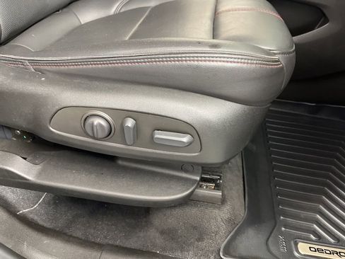 Used 2022 Chevrolet Traverse RS image 8