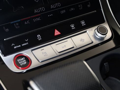 Used 2023 Audi RS Q8 AWD/4WD image 37