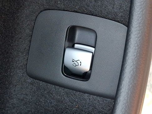 Used 2026 Mercedes-Benz E 350 4MATIC Sedan image 24
