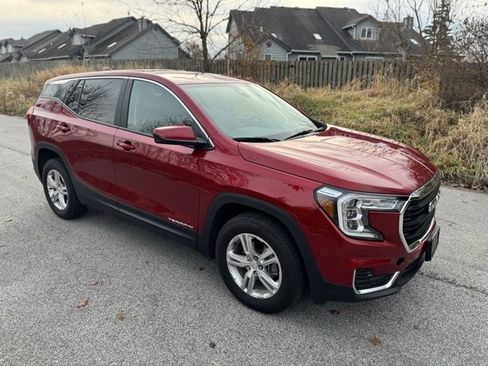 Used 2024 GMC Terrain SLE image 4
