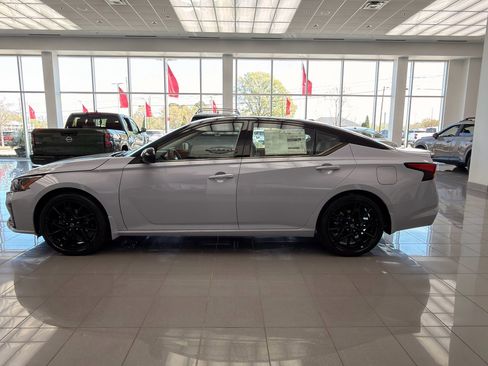 New 2026 Nissan Altima 2.5 SR image 7