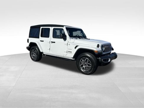 Used 2024 Jeep Wrangler Sahara image 7