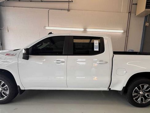 Used 2025 Chevrolet Silverado 1500 LT AWD/4WD image 1