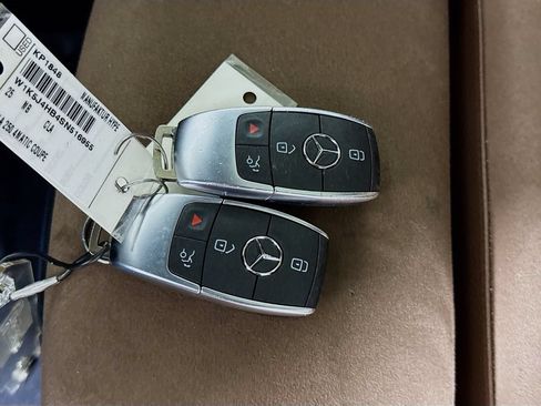 Used 2025 Mercedes-Benz CLA 250 4MATIC w/ AMG Night Package image 32