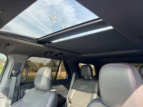 Certified 2025 Ford Explorer ST AWD/4WD image 21