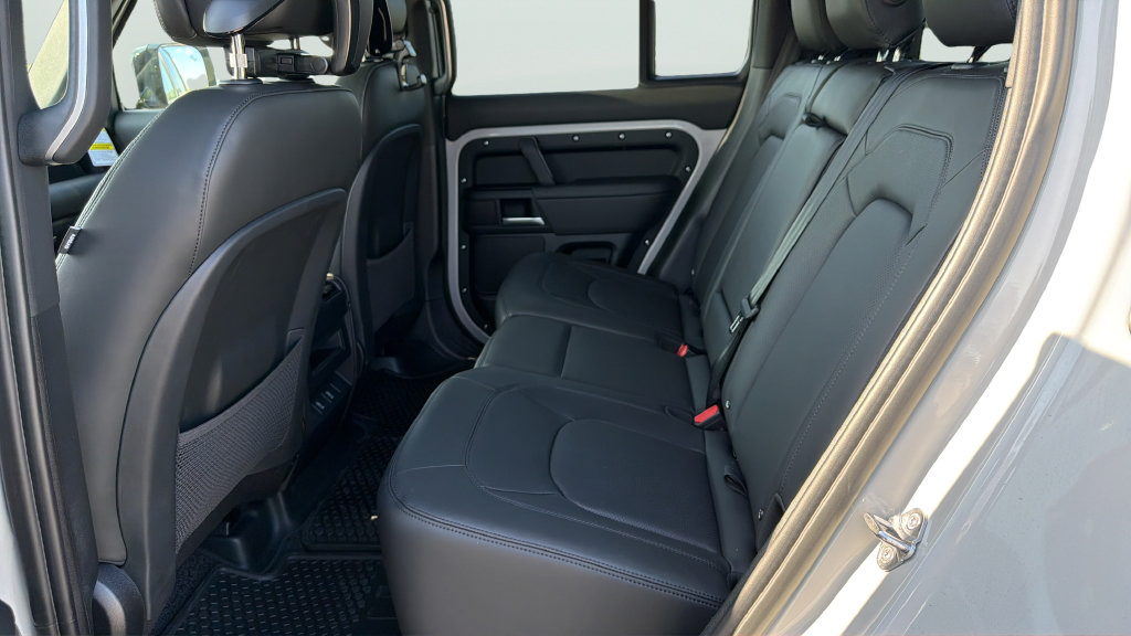 New 2026 Land Rover Defender 110 X-Dynamic SE AWD/4WD image 18