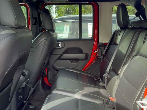 Used 2022 Jeep Wrangler Unlimited Sahara w/ Cold Weather Group image 10